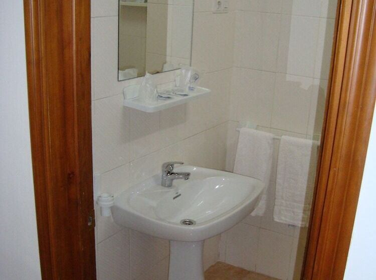 Номер Стандарт Трехместный, Hostal Duran