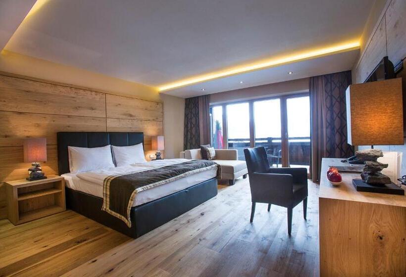 Номер Deluxe с Балконом, Das Gemütliche Dorfhotel Kaltenhauser