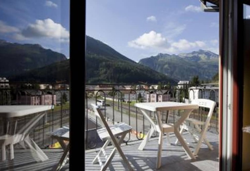اتاق استاندارد سه نفره, Euro Youth Hotel & Krone