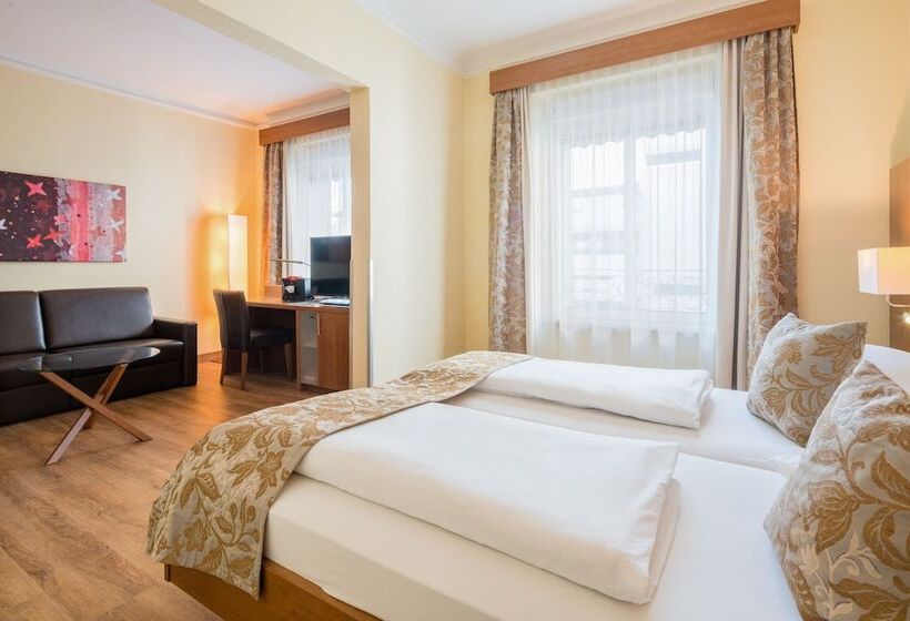 Номер Стандарт Трехместный, Weißes Kreuz