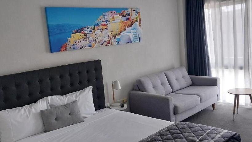 标准间, Commodore Motor Inn