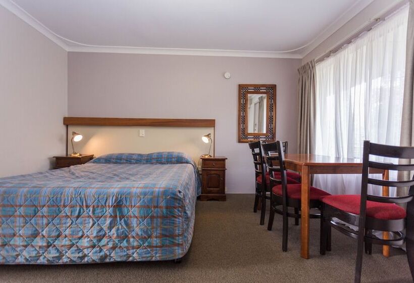 דירת שני חדרים, Sleepwell Motel