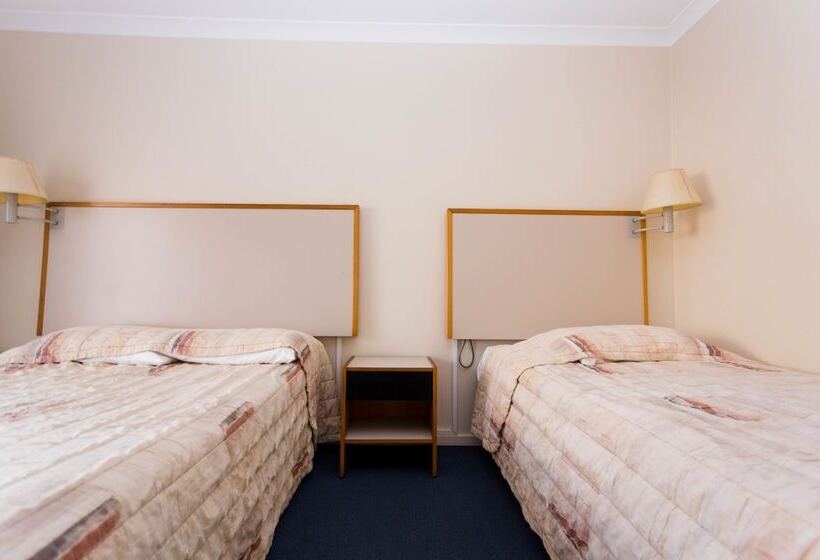 דירת שלושה חדרים, Sleepwell Motel