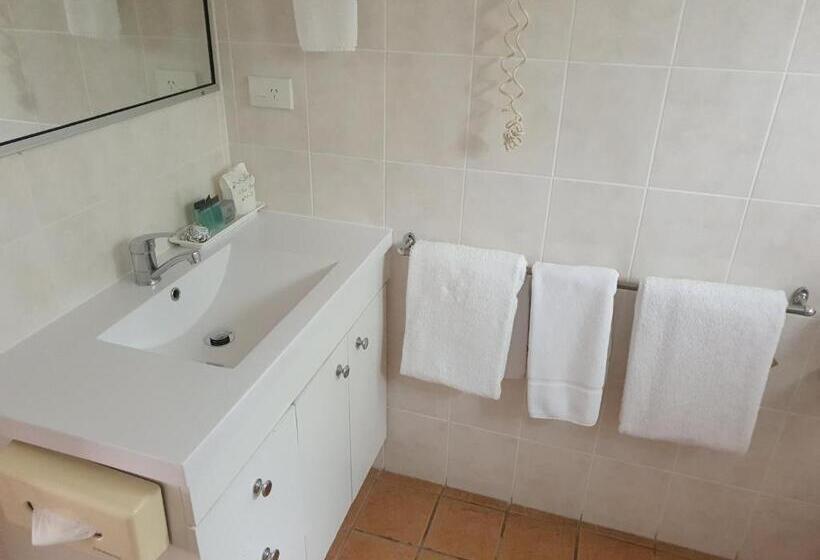 Семейный Номер Базовый, Mcnevins Maryborough Motel