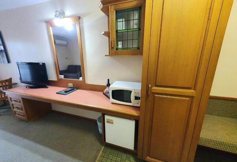 Номер Стандарт Вид на Бассейн, Mcnevins Maryborough Motel