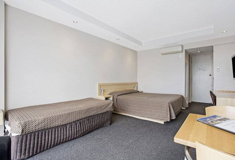 Номер Стандарт, Richmond Henty