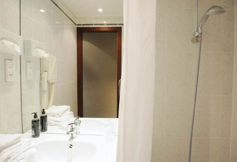 اتاق استاندارد سه نفره, 9hotel Chelton