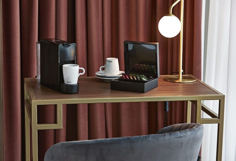 اتاق لوکس با بالکن, The Scott Hotel Brussels