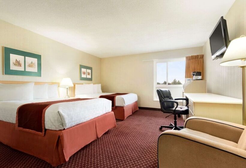 Номер Стандарт 2 Двуспальные Кровати, Travelodge By Wyndham Lethbridge