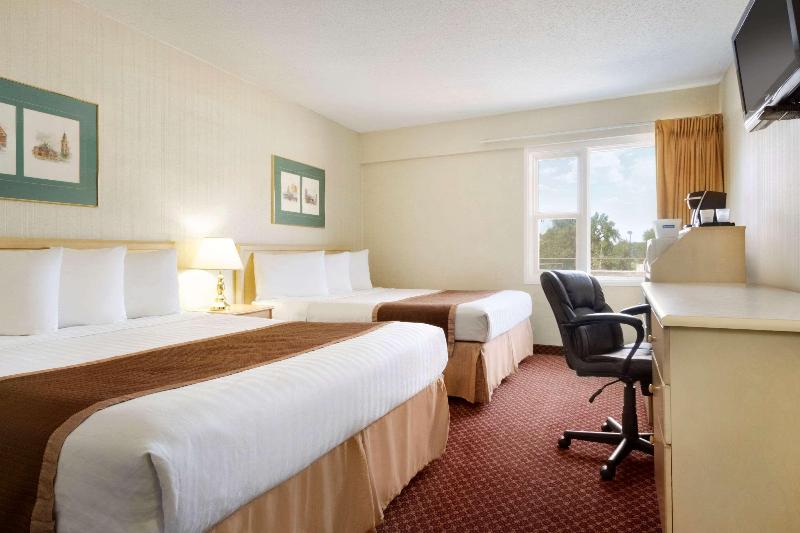 Люкс Кровать Кинг, Travelodge By Wyndham Lethbridge