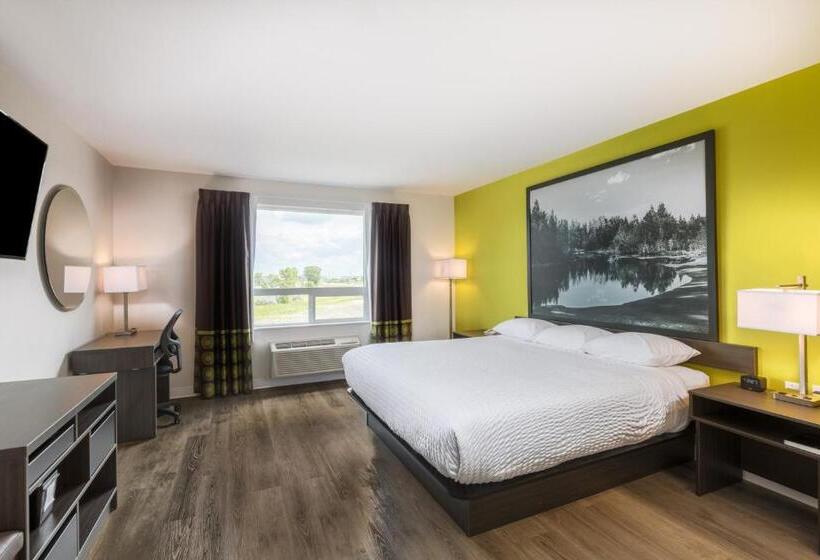 اتاق استاندارد با تخت بزرگ برای معلولان, Super 8 By Wyndham Winnipeg East Mb