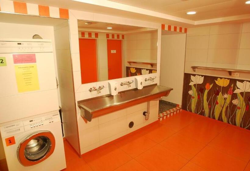 Llit en Habitació Compartida, &hostel Montarina