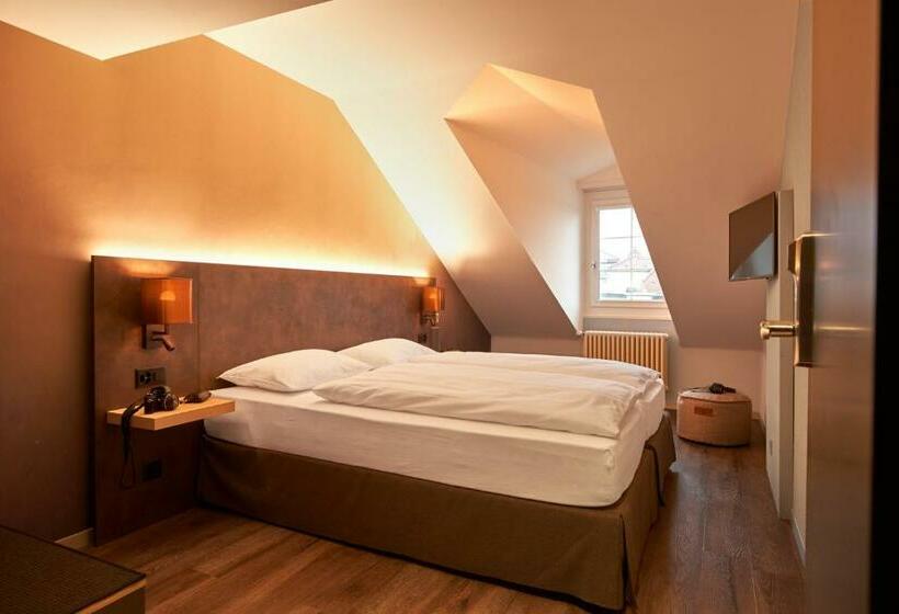 Standardrum, The Hey Hotel