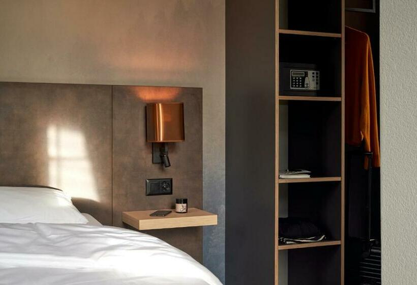 Standardrum, The Hey Hotel