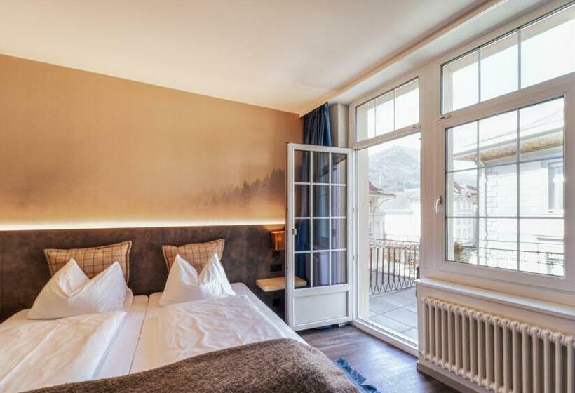 Семейный Номер, The Hey Hotel