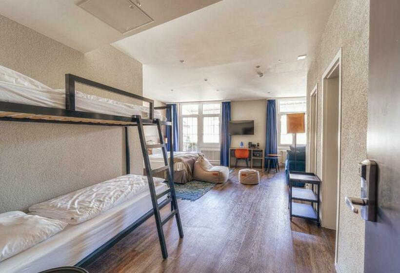 Семейный Номер, The Hey Hotel