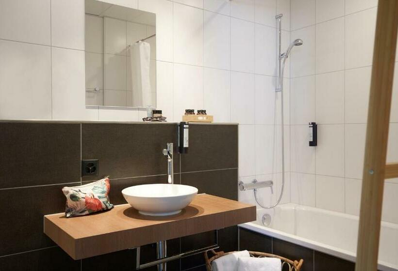 Номер Стандарт Трехместный, The Hey Hotel