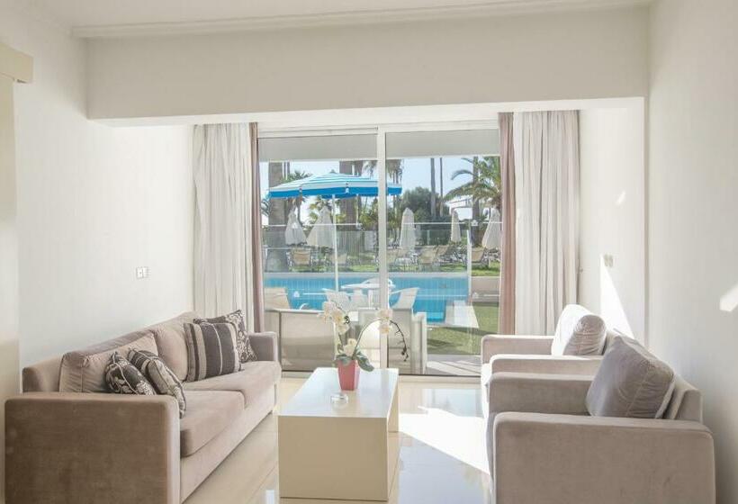 Полулюкс с Бассейном, Dome Beach Marina Hotel & Resort
