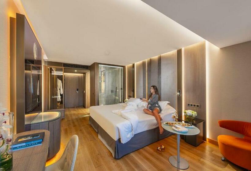 带观景的高级间, Amathus Beach Hotel Limassol