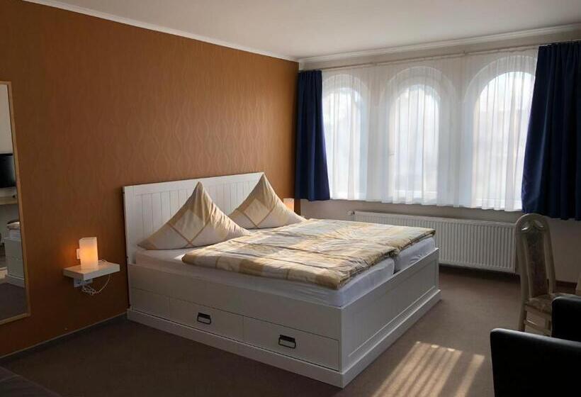 اتاق استاندارد سه نفره, Das Hotelchen