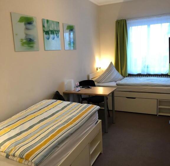 اتاق اکونومی, Das Hotelchen