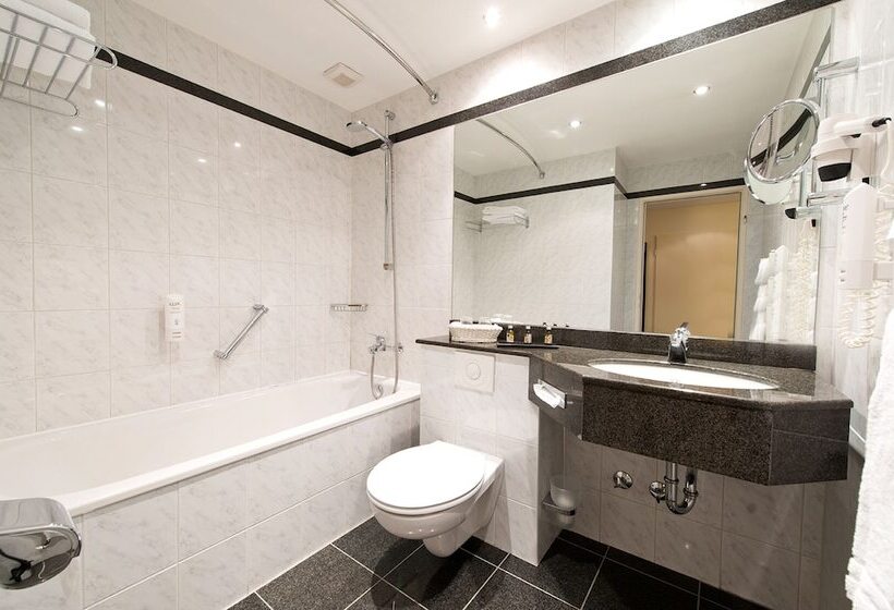 Номер Комфорт, Leonardo Hotel Hannover Airport