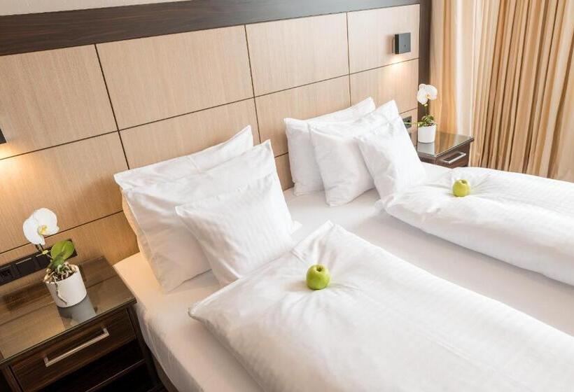 Люкс, Leoso Hotel Leverkusen