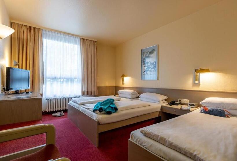 غرفة قياسية ثلاثية, Baden Baden
