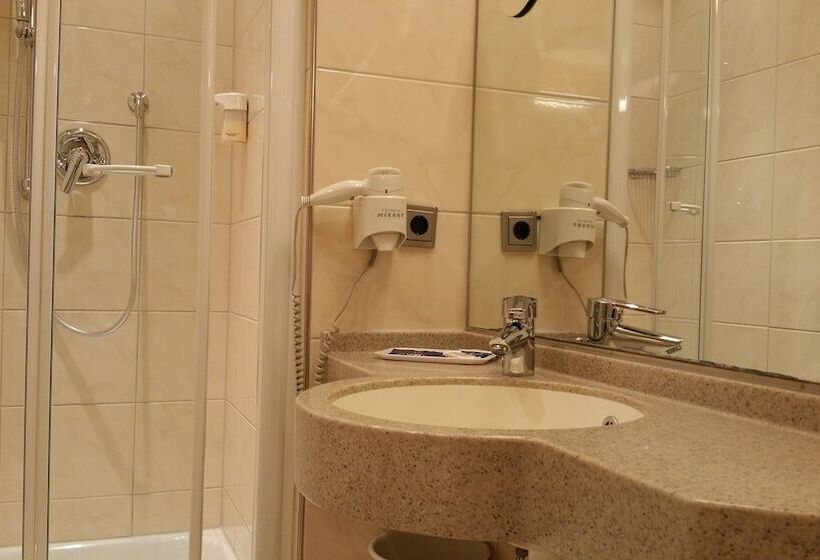 Номер Стандарт Трехместный, City Partner Hotel Strauss