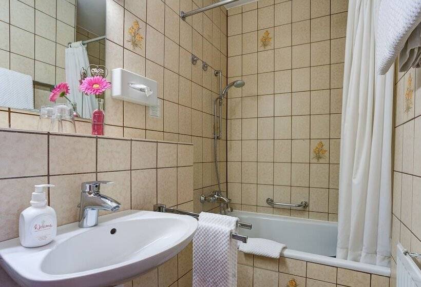 Четырехместный Номер Стандарт, Centro Hotel Stern, Trademark Collection By Wyndham