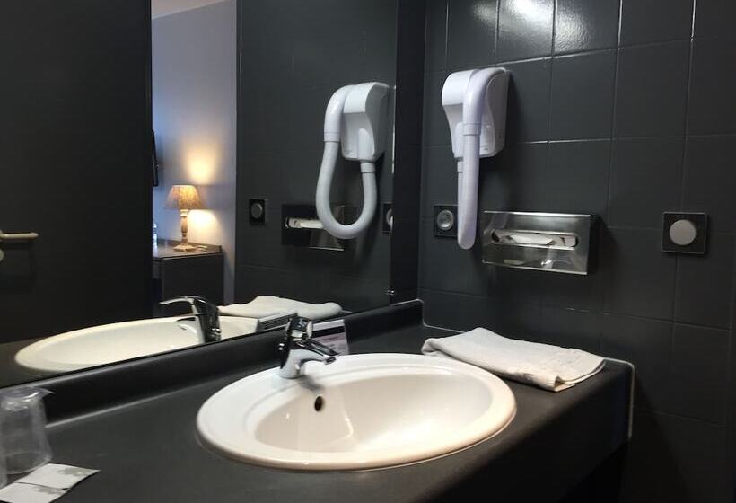 Четырехместный Номер Стандарт, Brit Hotel Golfhotel Saint Samson
