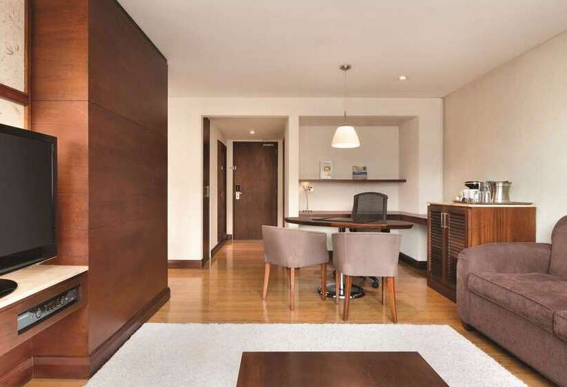 이그제큐티브 스위트 킹침대, Hilton Colon Quito