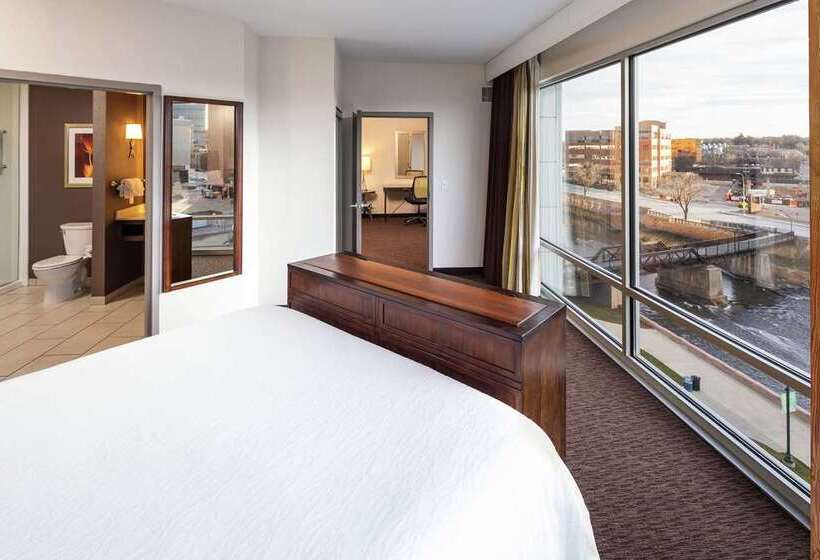 스위트 킹사이즈 침대, Hilton Colon Quito
