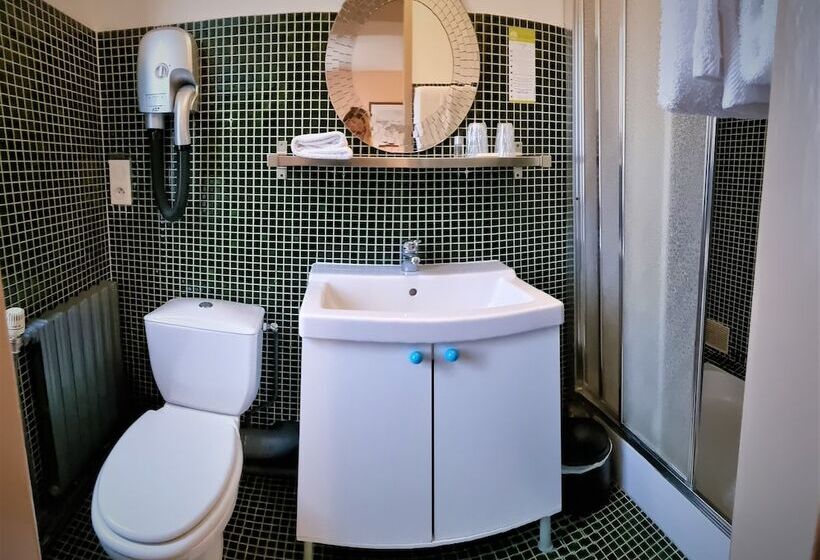 Номер Стандарт Трехместный, L Auberge Du Cochon D Or