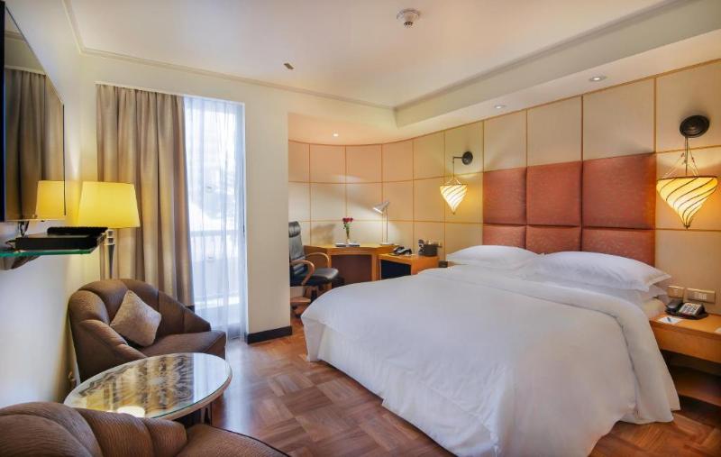 Номер Классический Вид на Город, Sheraton Abu Dhabi Hotel & Resort