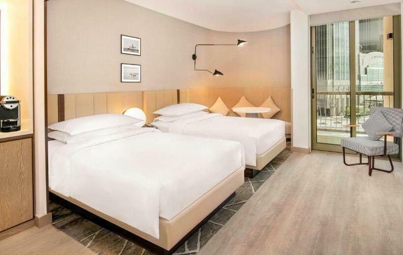 Chambre Club, Sheraton Abu Dhabi Hotel & Resort