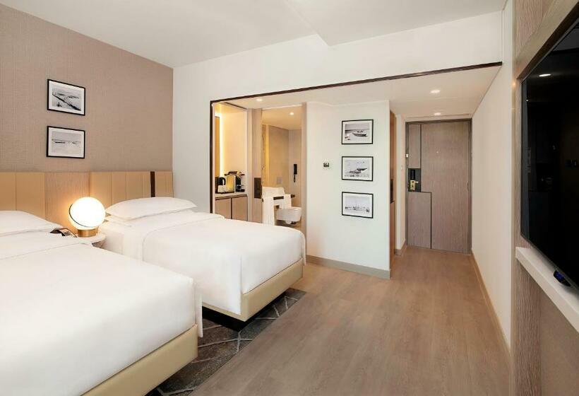 Номер Клуб, Sheraton Abu Dhabi Hotel & Resort