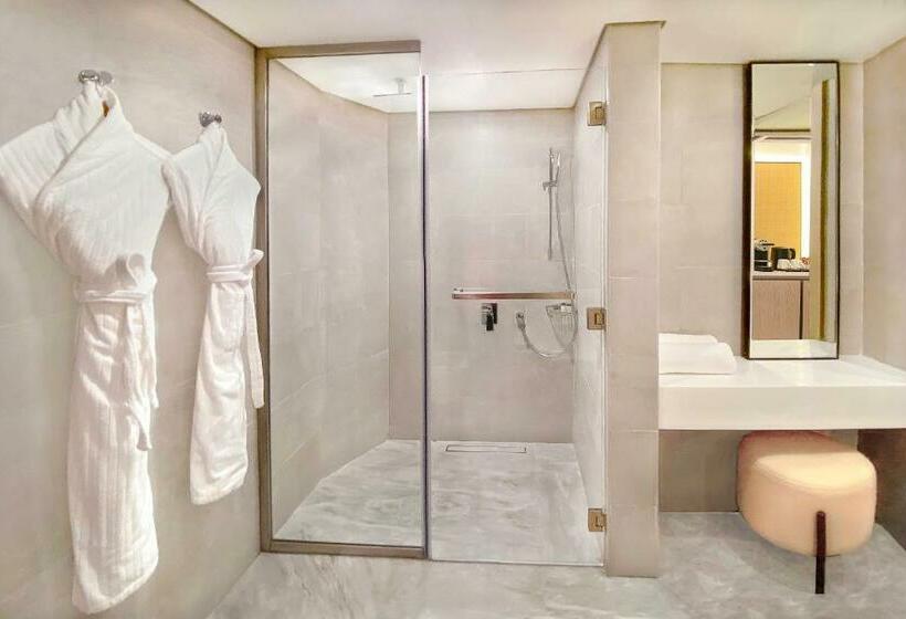 Chambre Club, Sheraton Abu Dhabi Hotel & Resort