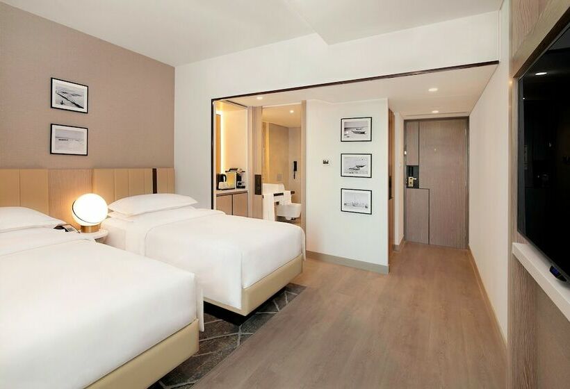 Chambre Club, Sheraton Abu Dhabi Hotel & Resort