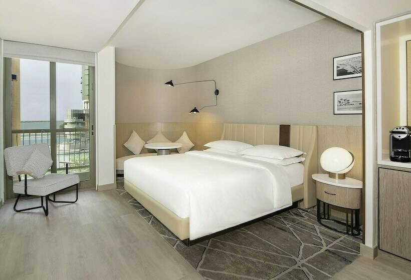 Chambre Club, Sheraton Abu Dhabi Hotel & Resort