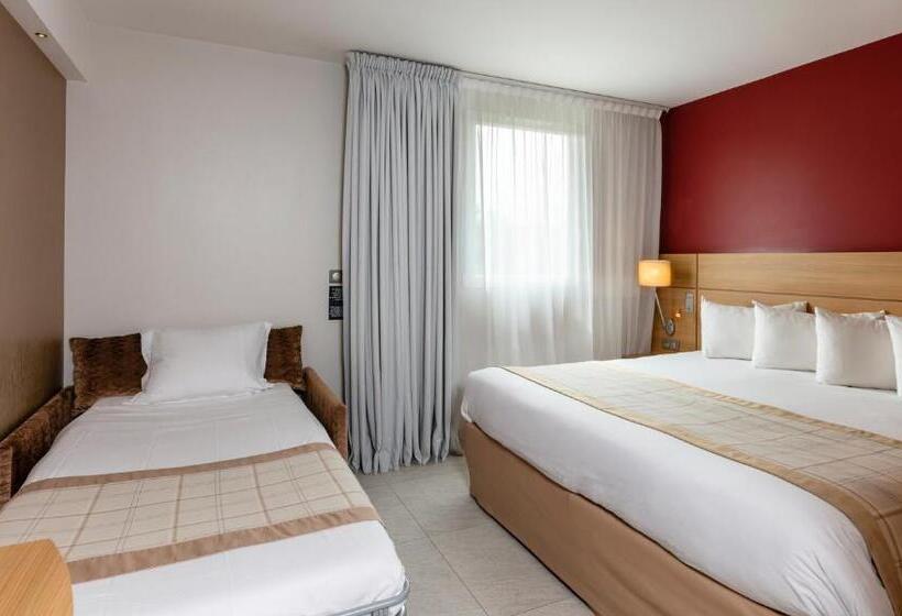 Трехместный Номер Базовый, Best Western Plus Le Lavarin