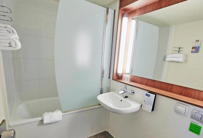 Номер Стандарт, Kyriad Paris Nord  Ecouen La Croix Verte