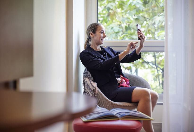اتاق سوپریور, Mercure Paris Arc De Triomphe Etoile