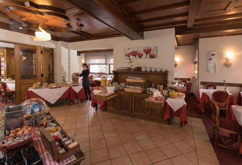 Номер Стандарт с Балконом, Logis Hostellerie Motel Au Bois Le Sire