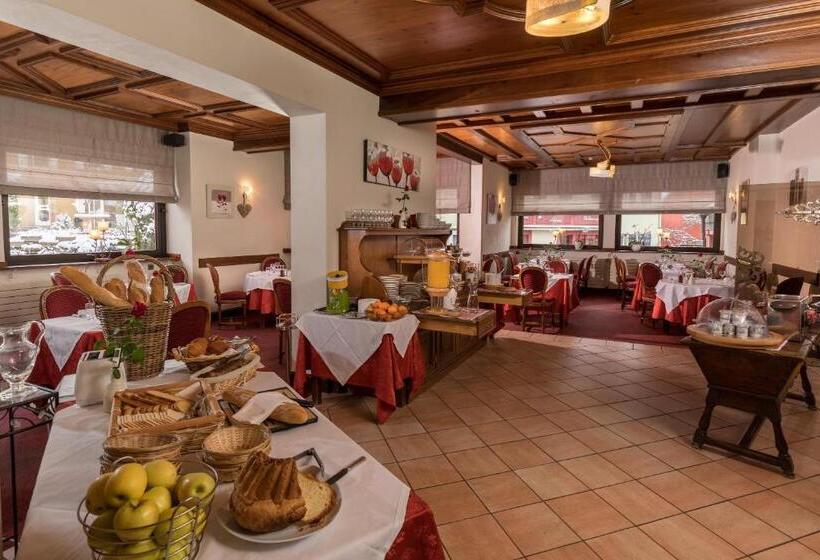 Номер Стандарт с Балконом, Logis Hostellerie Motel Au Bois Le Sire