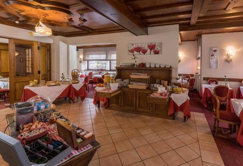 Номер Стандарт с Балконом, Logis Hostellerie Motel Au Bois Le Sire