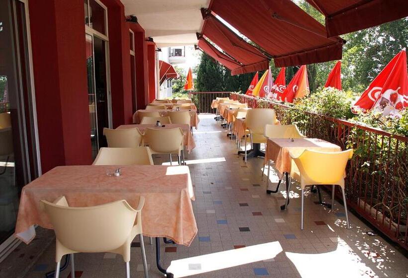 Номер Стандарт, Logis Hotels   Hôtel Et Restaurant Le Relais Des Garrigues