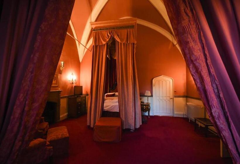 سوییت, Lumley Castle