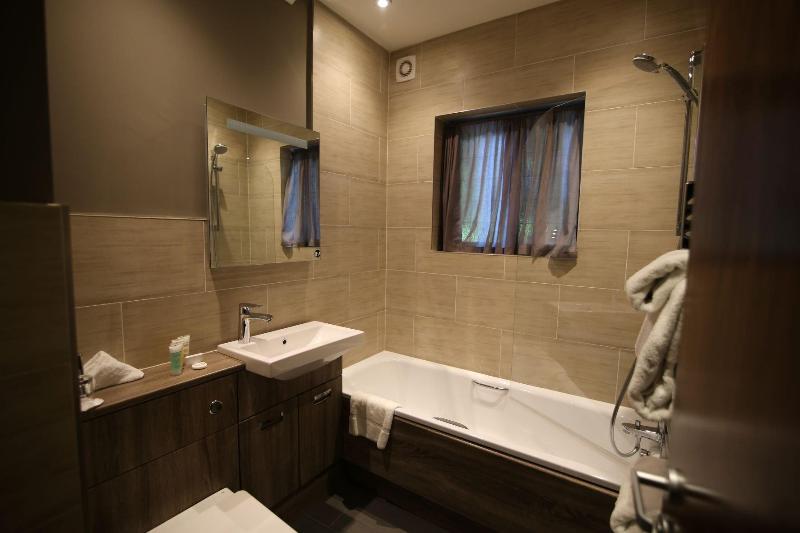 Номер Премиум, Voco Lythe Hill Hotel & Spa, An Ihg