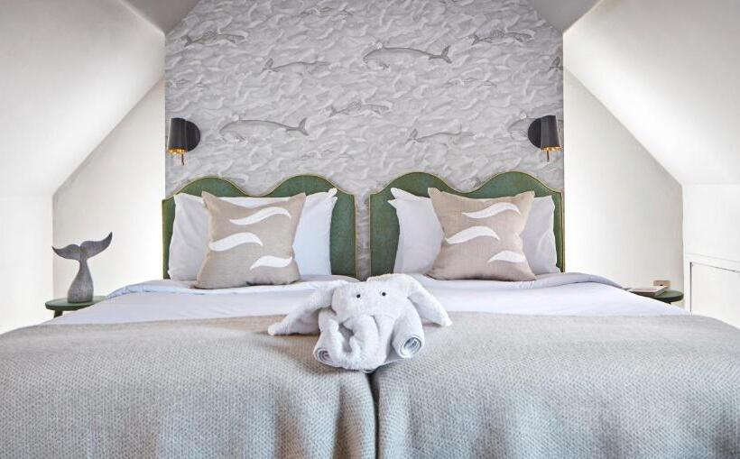 Люкс 2 Спальни, Moonfleet Manor   A Luxury Family